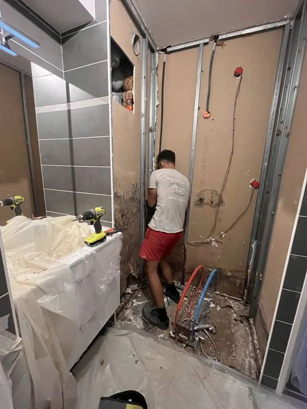 Salle de bain en cours de rénovation